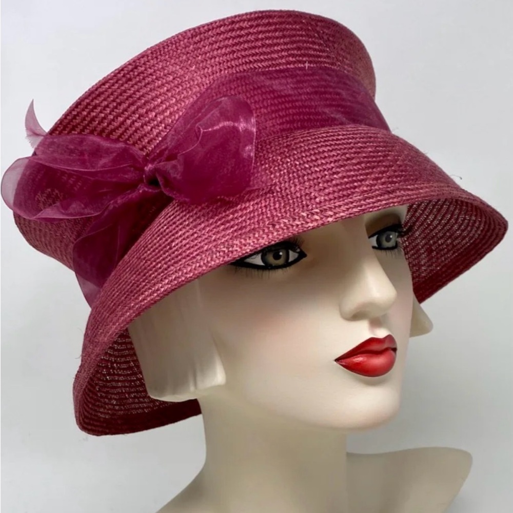 Women's Straw Cloche Hat with Decorative Bow - Raspberry colour